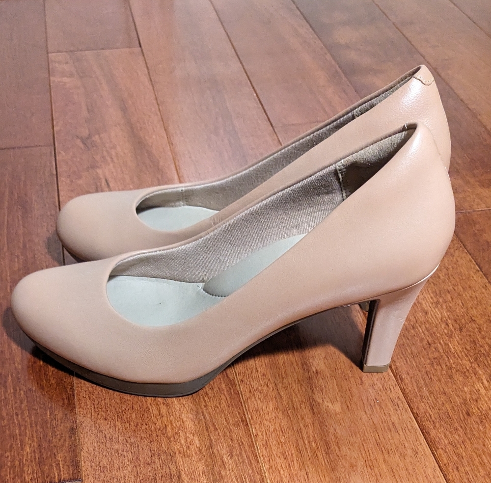 Clarks - Nude Michelle Pump - Size US 7